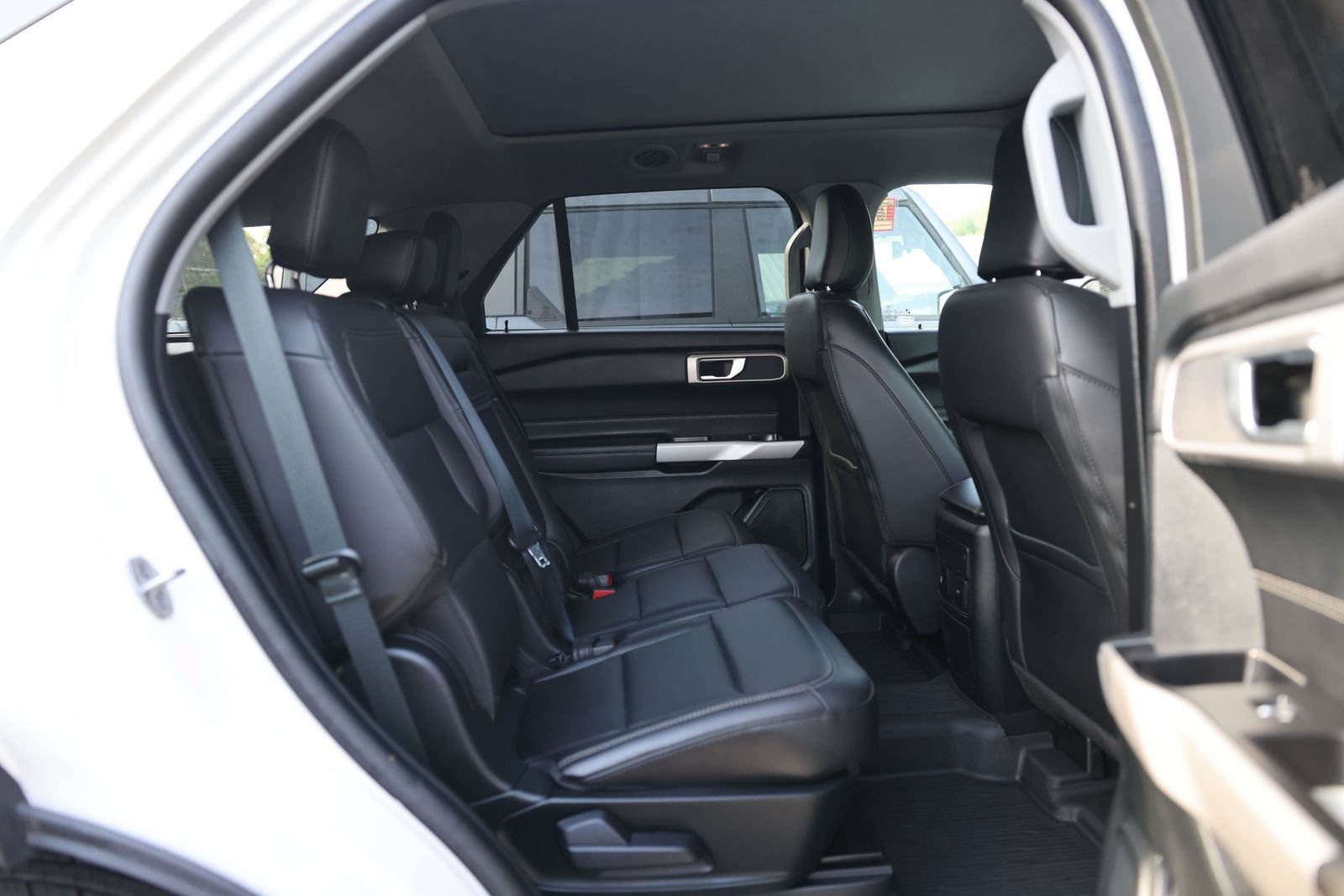 Certified 2024 Ford Explorer XLT w/ Equipment Group 202A AWD/4WD image 13