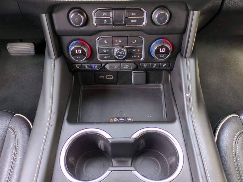 Used 2024 Chevrolet Suburban Premier image 24