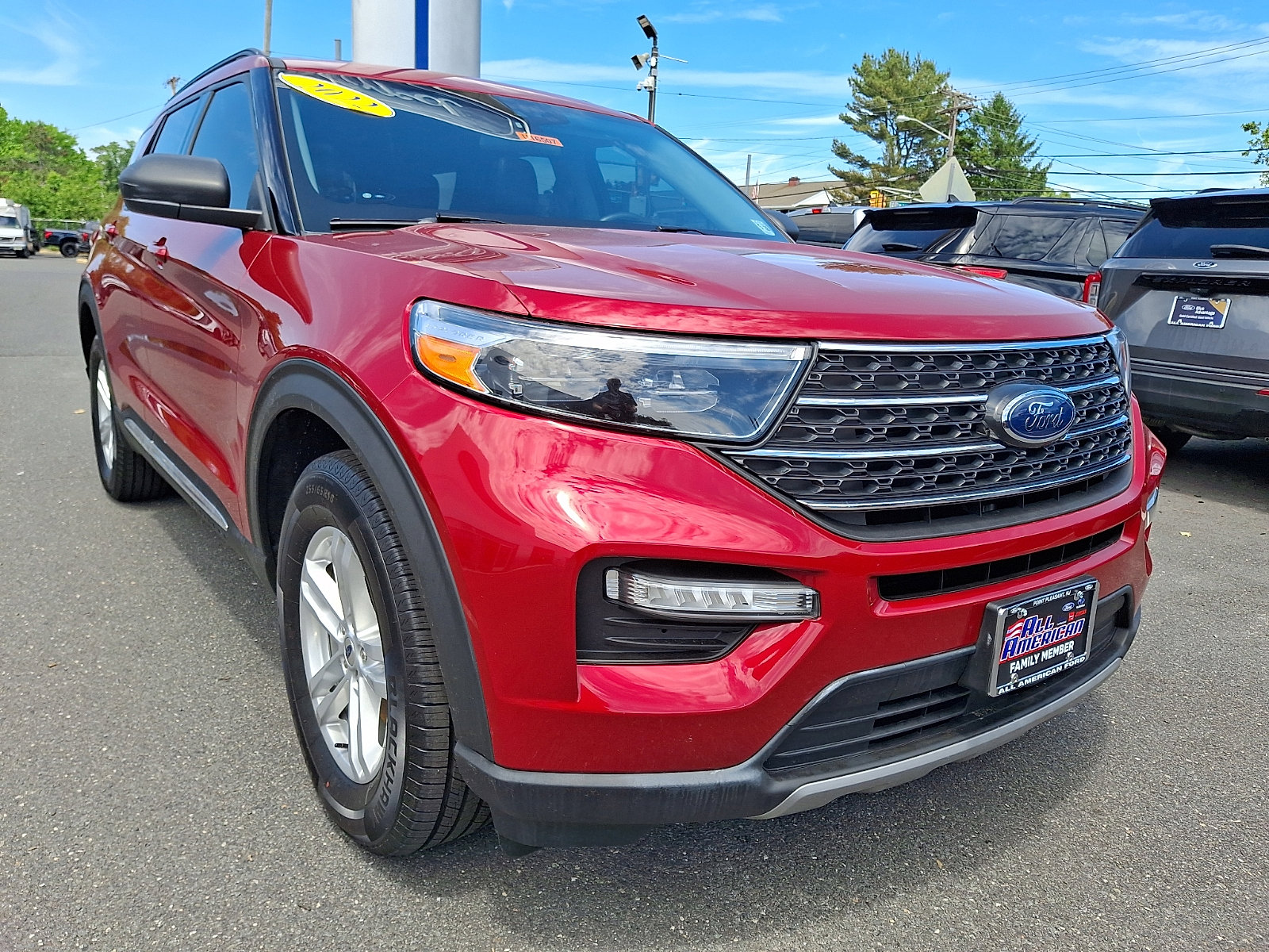 Certified 2022 Ford Explorer XLT w/ Equipment Group 202A AWD/4WD image 2