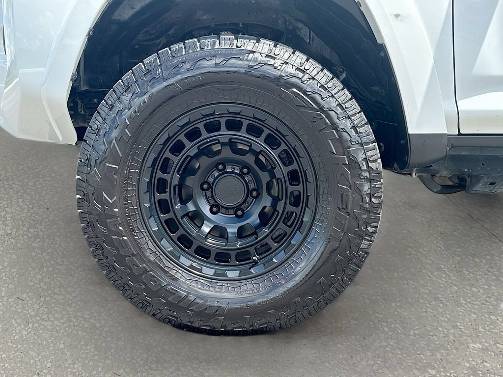 Used 2024 Toyota 4Runner SR5 AWD/4WD image 28