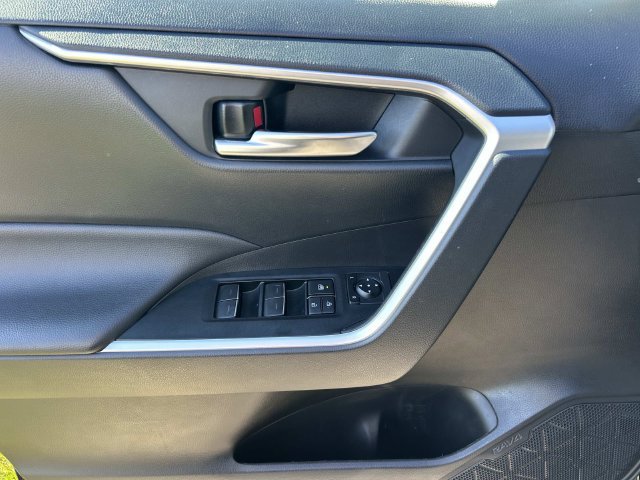 Used 2025 Toyota RAV4 XLE FWD image 23