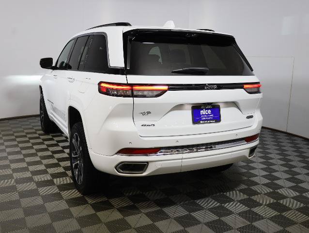 Used 2022 Jeep Grand Cherokee Overland w/ Luxury Tech Group IV AWD/4WD image 7