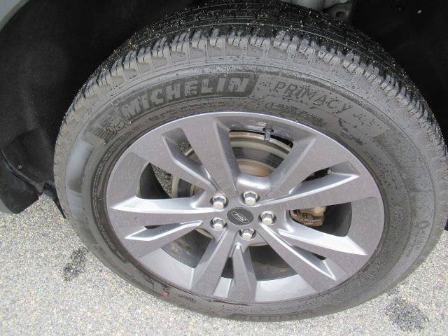 Certified 2022 Ford Explorer XLT w/ Equipment Group 202A AWD/4WD image 9