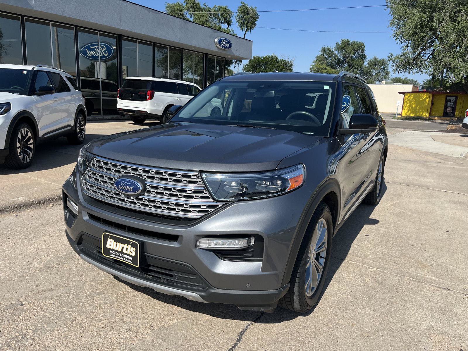 Certified 2022 Ford Explorer Limited w/ Equipment Group 301A RWD image 2