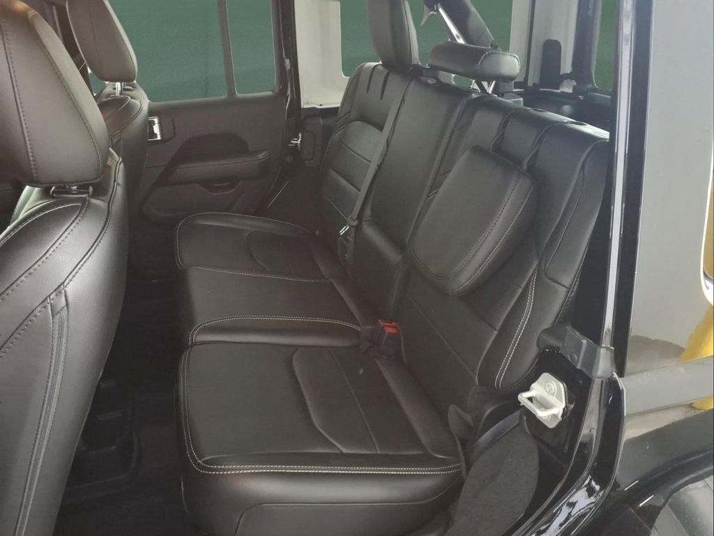 Used 2023 Jeep Wrangler Unlimited Sahara w/ Cold Weather Group AWD/4WD image 27