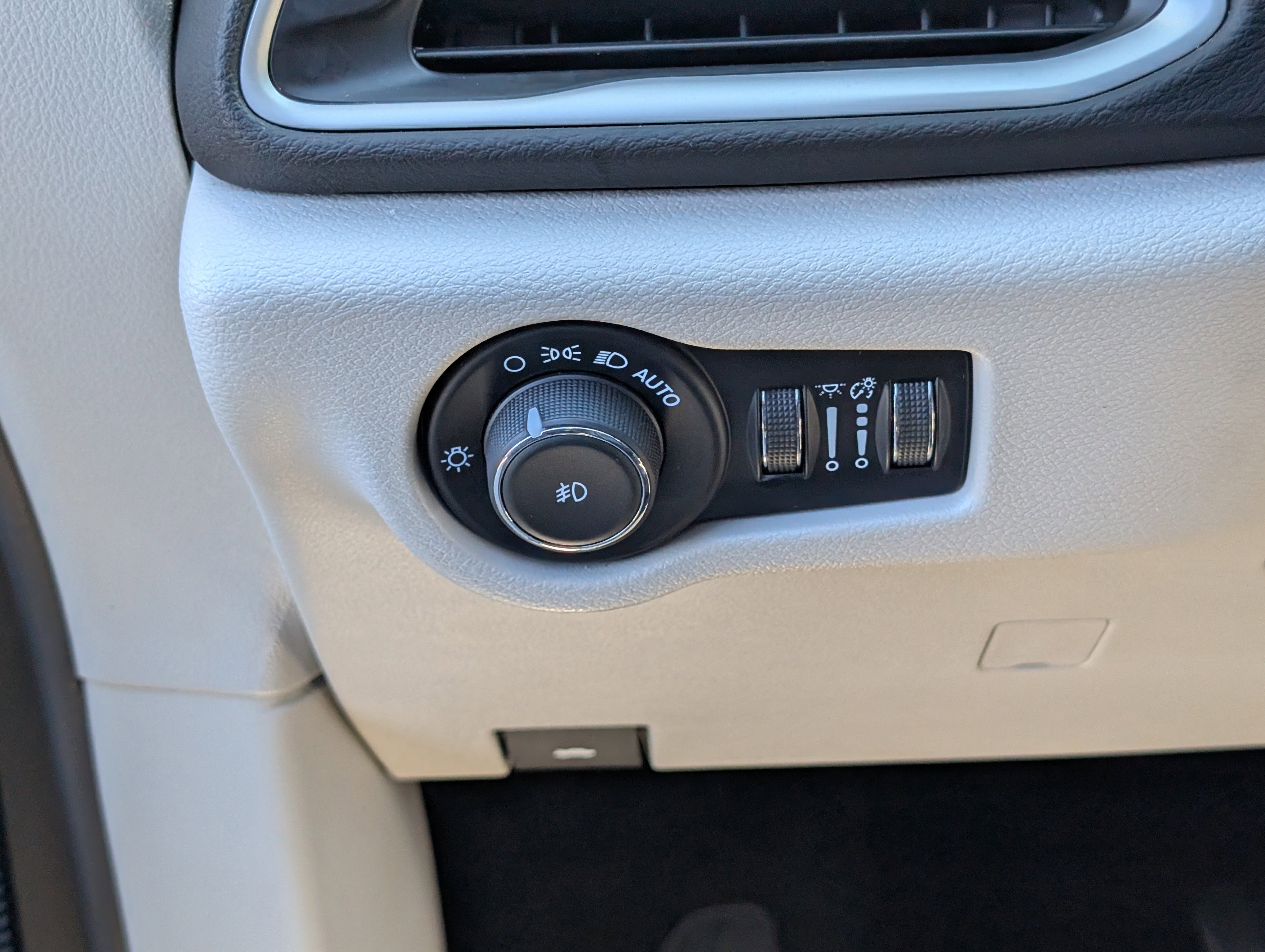 Used 2024 Chrysler Pacifica Touring-L image 24