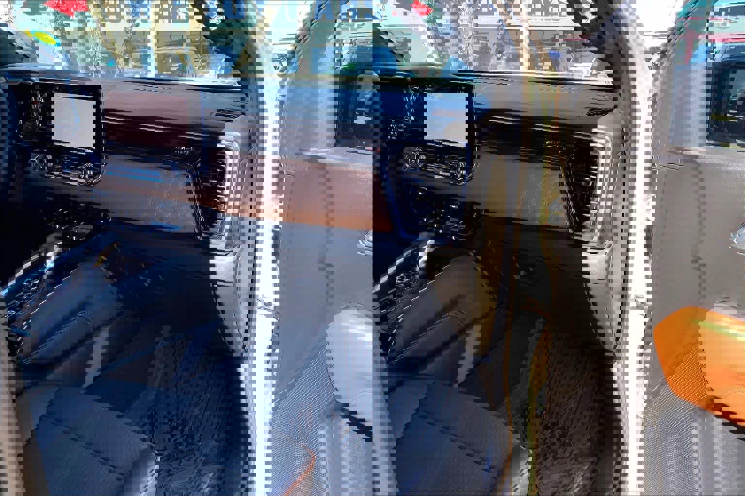 Used 2024 GMC Canyon AT4 w/ Technology Package image 19