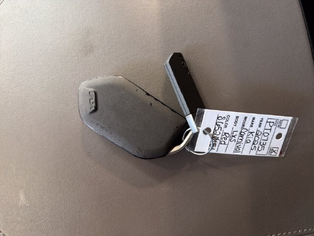 Used 2025 Kia Carnival FWD image 26