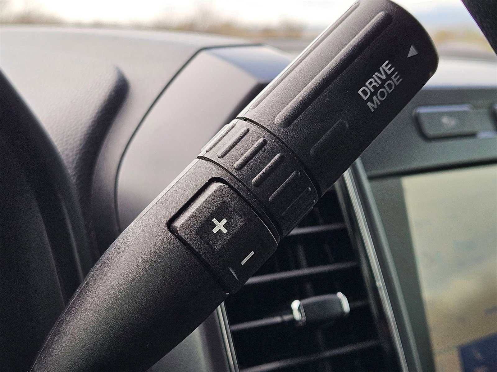 Certified 2019 Ford F150 XLT w/ Equipment Group 302A Luxury image 17