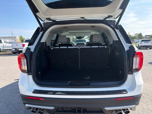 Certified 2025 Ford Explorer Platinum w/ Ultimate Package AWD/4WD image 7