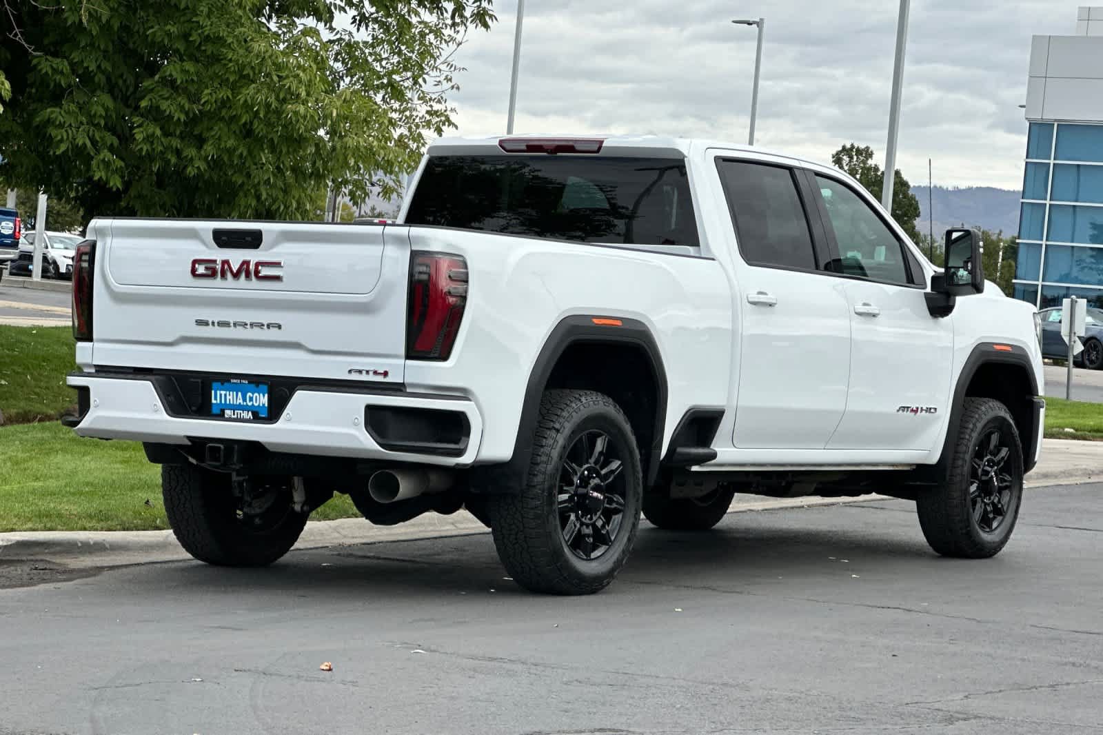 Used 2025 GMC Sierra 2500 AT4 AWD/4WD image 2