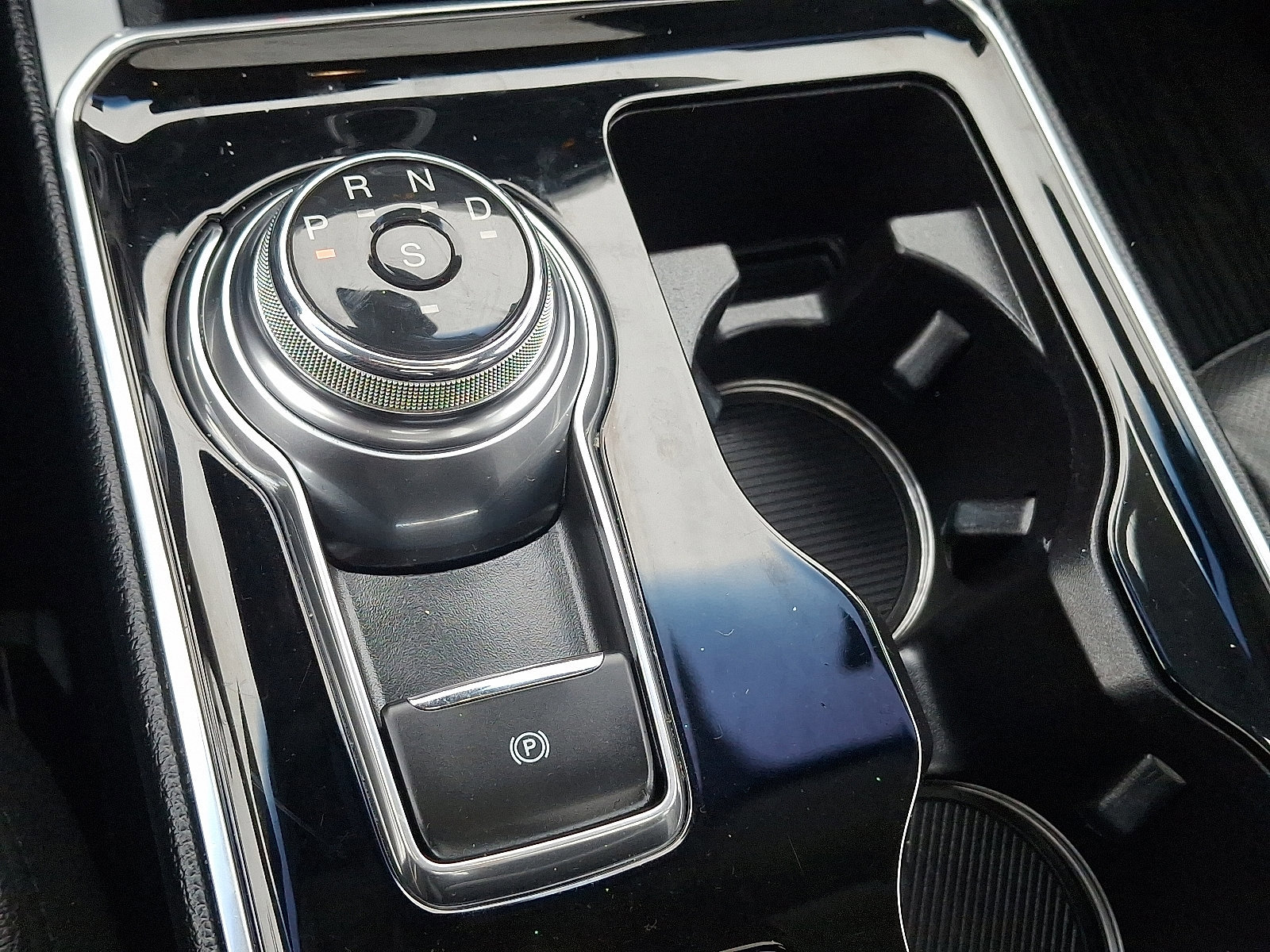 Certified 2019 Ford Edge Titanium w/ Equipment Group 301A image 15