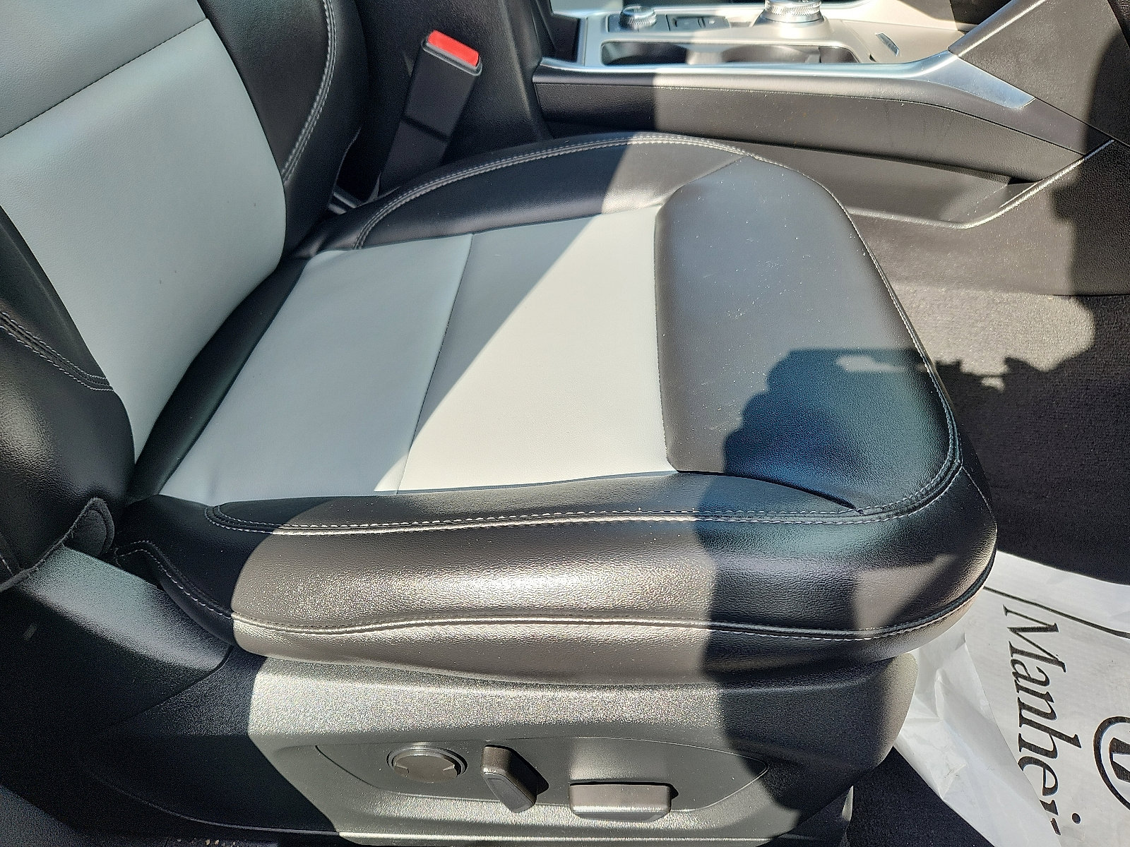 Certified 2022 Ford Explorer XLT w/ Equipment Group 202A image 34