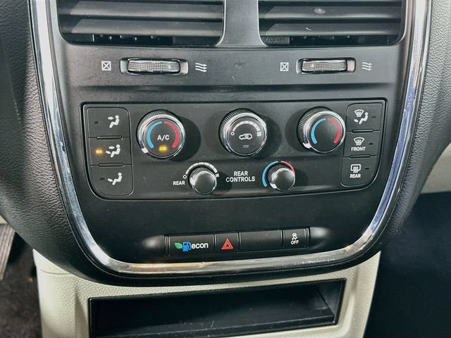 Used 2018 Dodge Grand Caravan SE FWD image 27