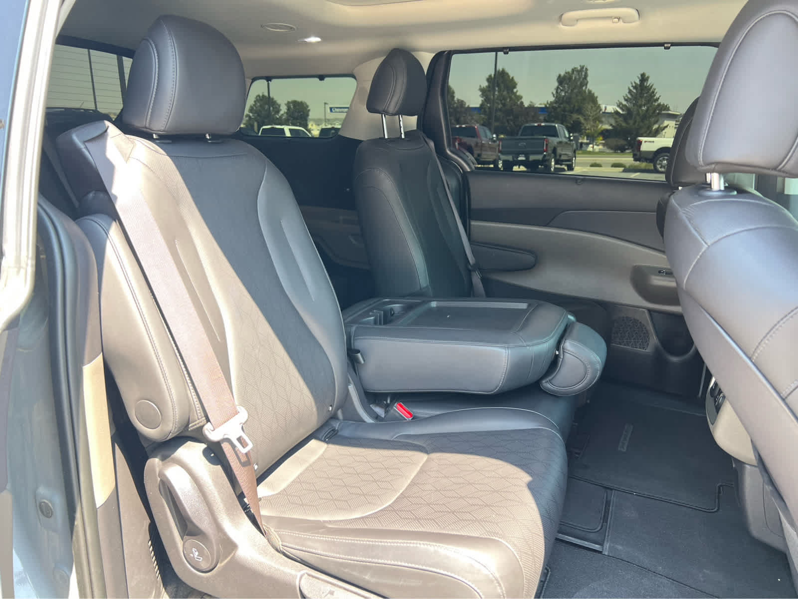 Used 2025 Kia Carnival SX FWD image 24