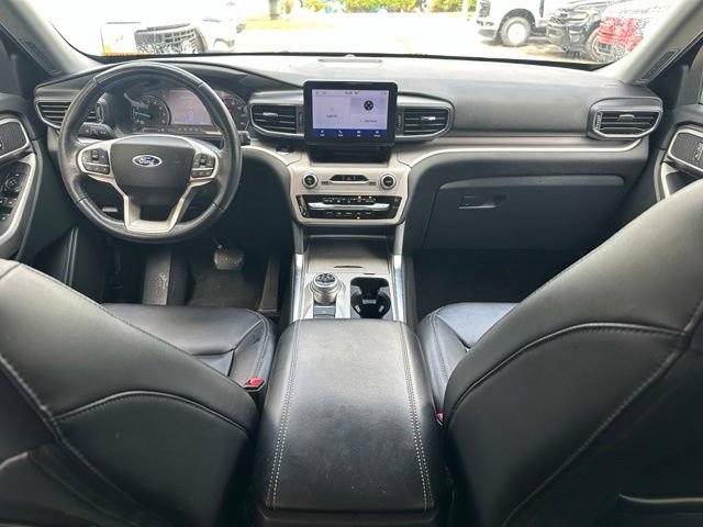 Certified 2023 Ford Explorer XLT w/ Equipment Group 202A RWD image 11