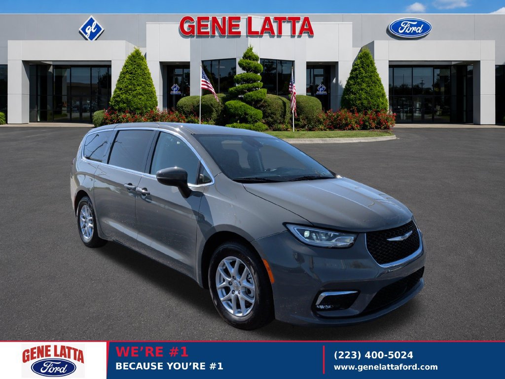 Used 2023 Chrysler Pacifica Touring-L FWD 360° Tour