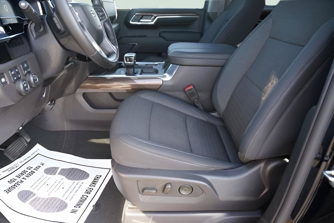 Used 2024 Chevrolet Silverado 1500 LT Trail Boss AWD/4WD image 9