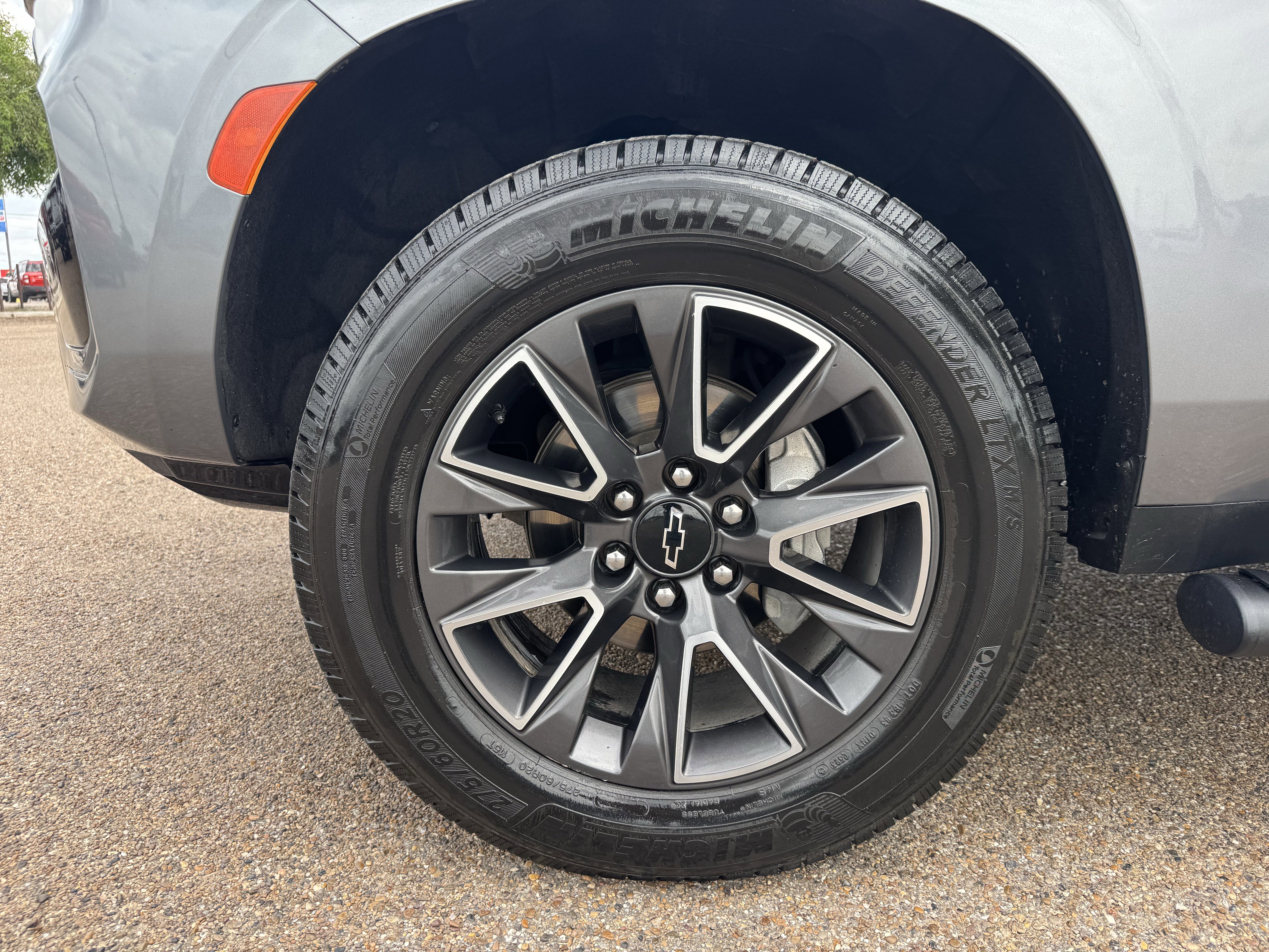 Used 2021 Chevrolet Tahoe Z71 w/ Luxury Package AWD/4WD image 9