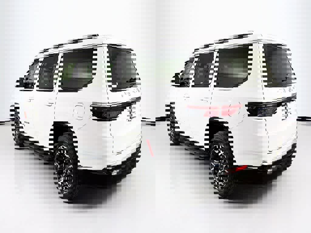 Used 2023 Jeep Wagoneer Series III w/ Preferred Equipment Group image 4