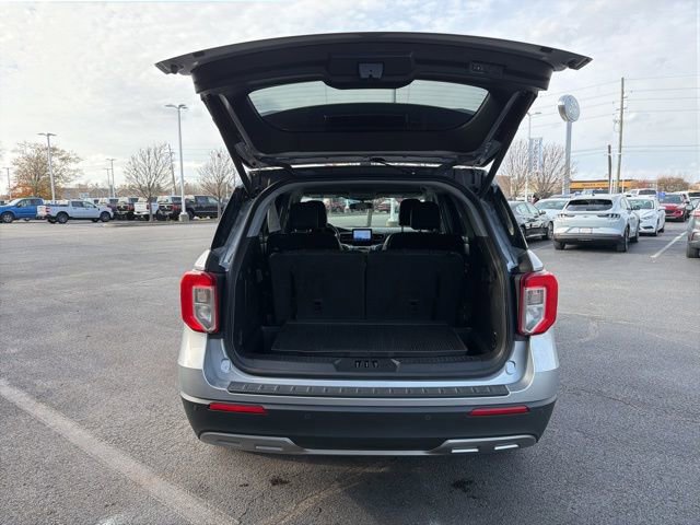 Certified 2022 Ford Explorer XLT w/ Equipment Group 202A image 12
