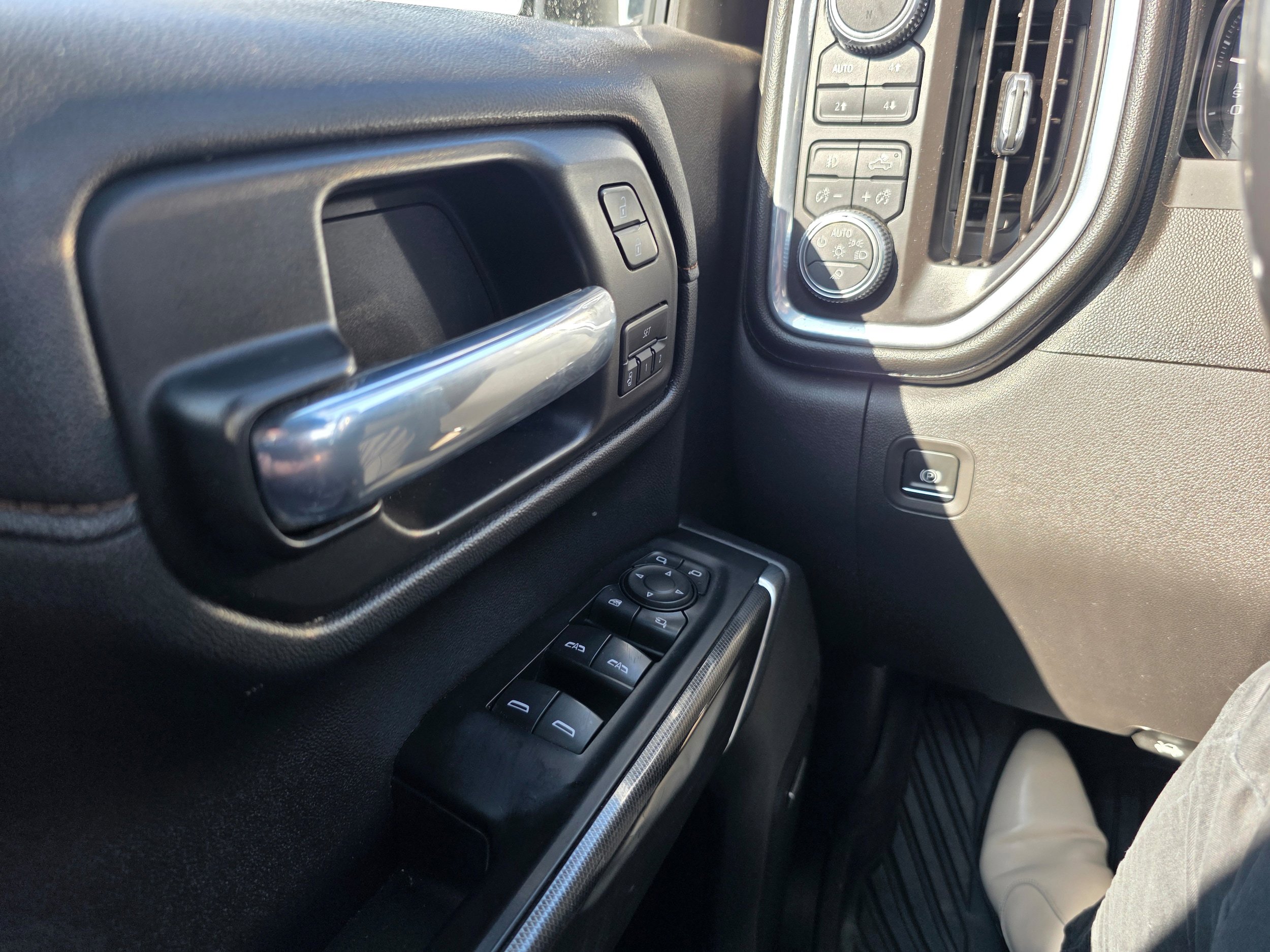 Used 2020 GMC Sierra 1500 AT4 w/ AT4 Premium Package AWD/4WD image 17