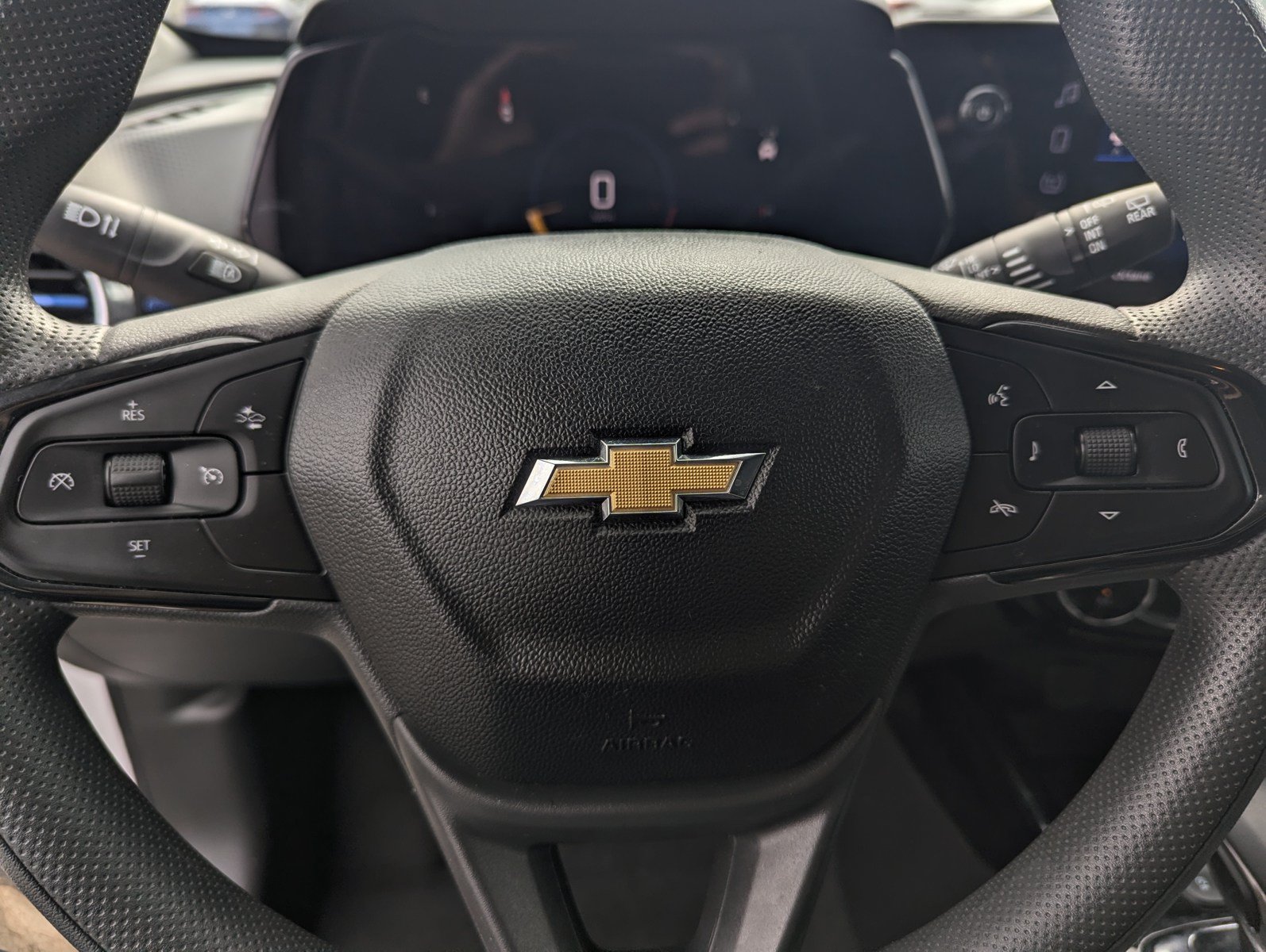 Used 2025 Chevrolet Trax LT FWD image 10