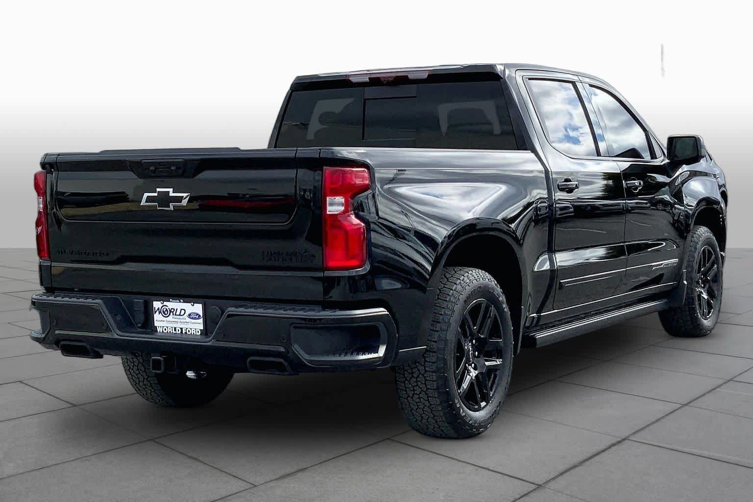 Used 2024 Chevrolet Silverado 1500 High Country w/ Midnight Edition AWD/4WD image 13