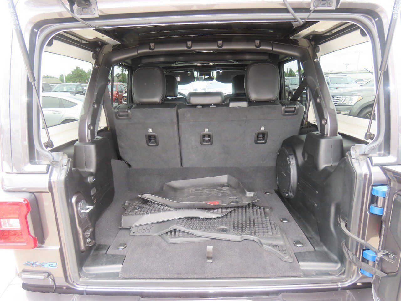 Used 2021 Jeep Wrangler Unlimited Sahara AWD/4WD image 14
