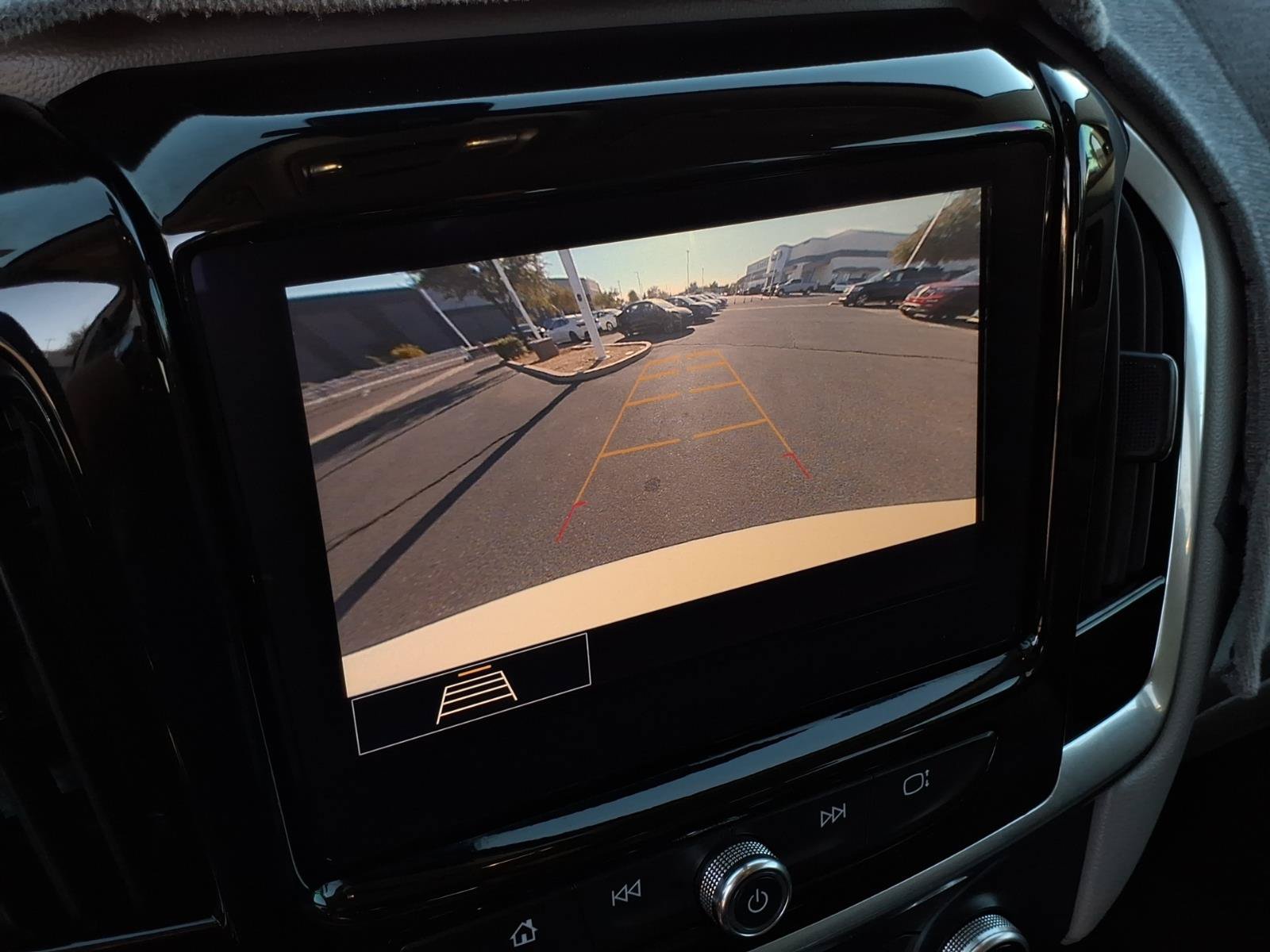 Used 2020 Chevrolet Traverse LT FWD image 19