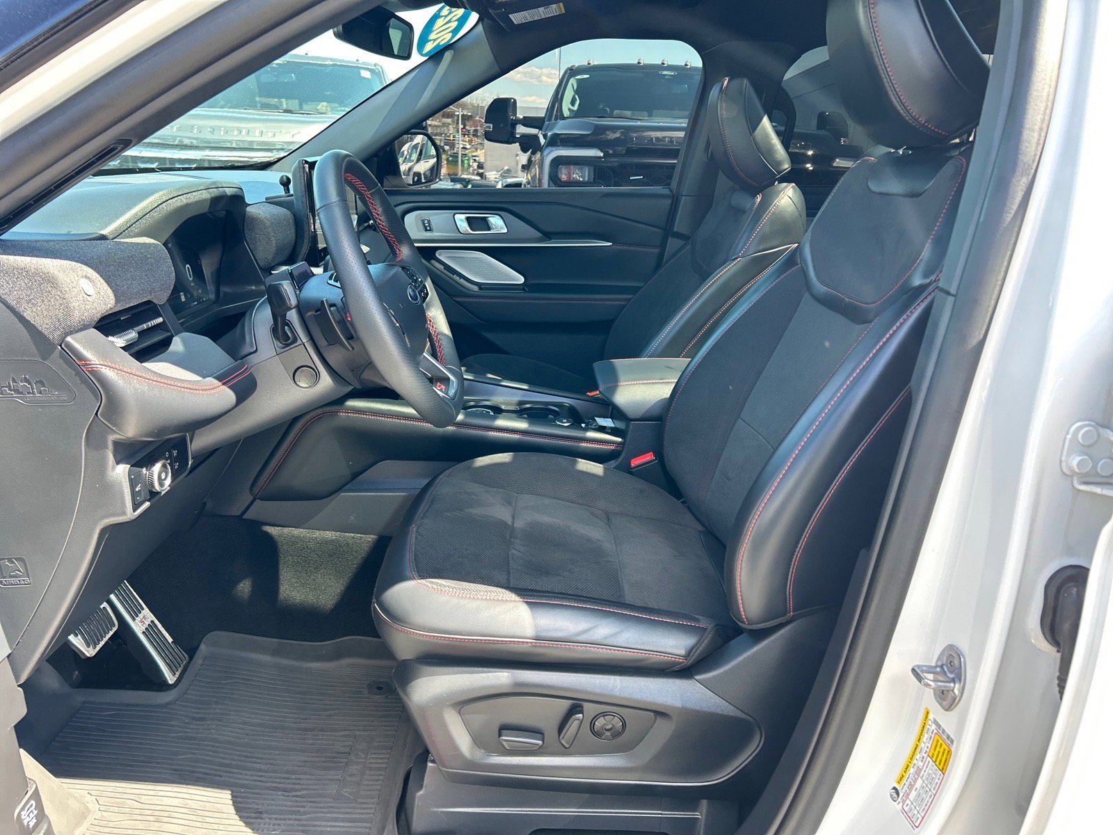 Certified 2025 Ford Explorer ST image 9