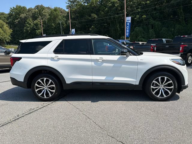 Certified 2025 Ford Explorer ST-Line AWD/4WD image 9