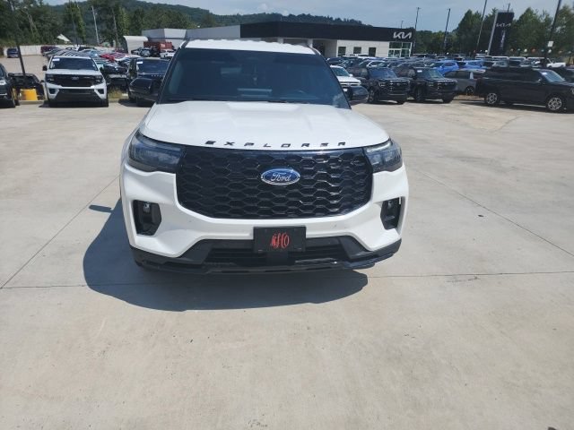 Certified 2025 Ford Explorer ST-Line AWD/4WD image 3