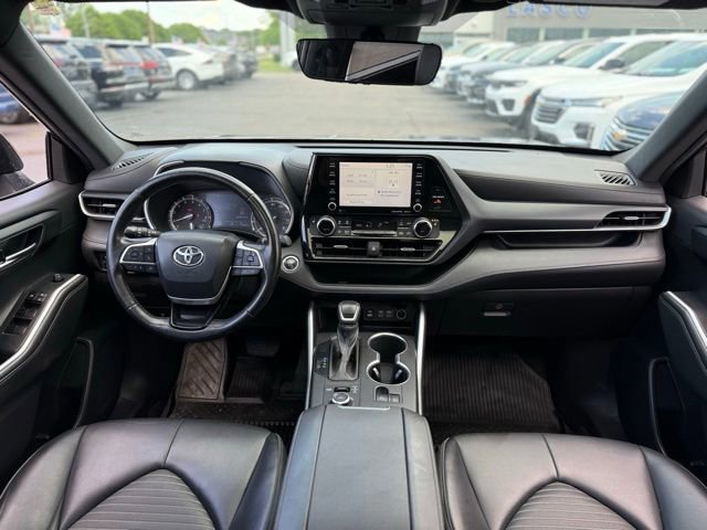 Used 2022 Toyota Highlander XSE image 18
