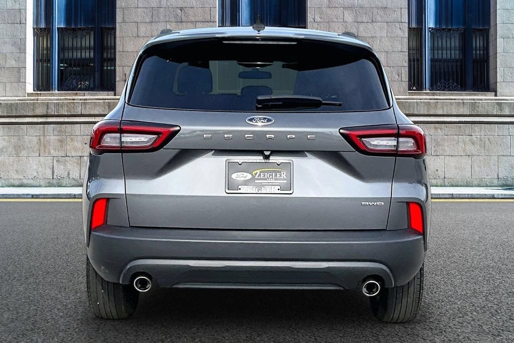 Certified 2025 Ford Escape ST-Line Select AWD/4WD image 4