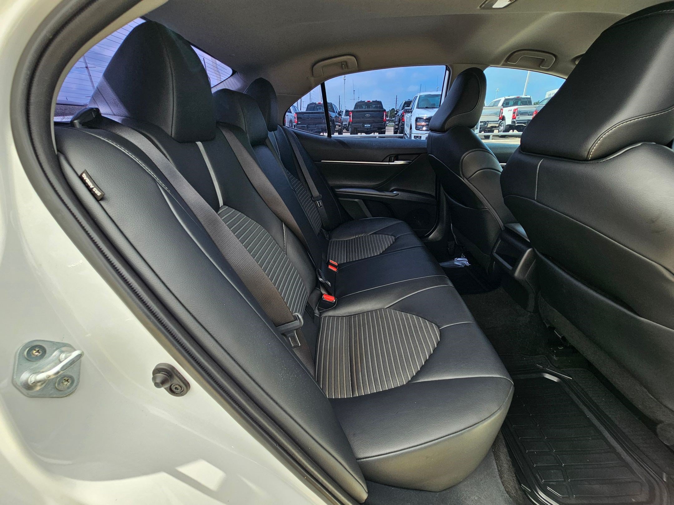 Used 2022 Toyota Camry SE FWD image 29