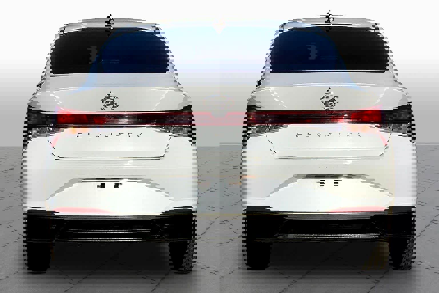 Used 2022 Hyundai Elantra SEL w/ Cargo Package image 3