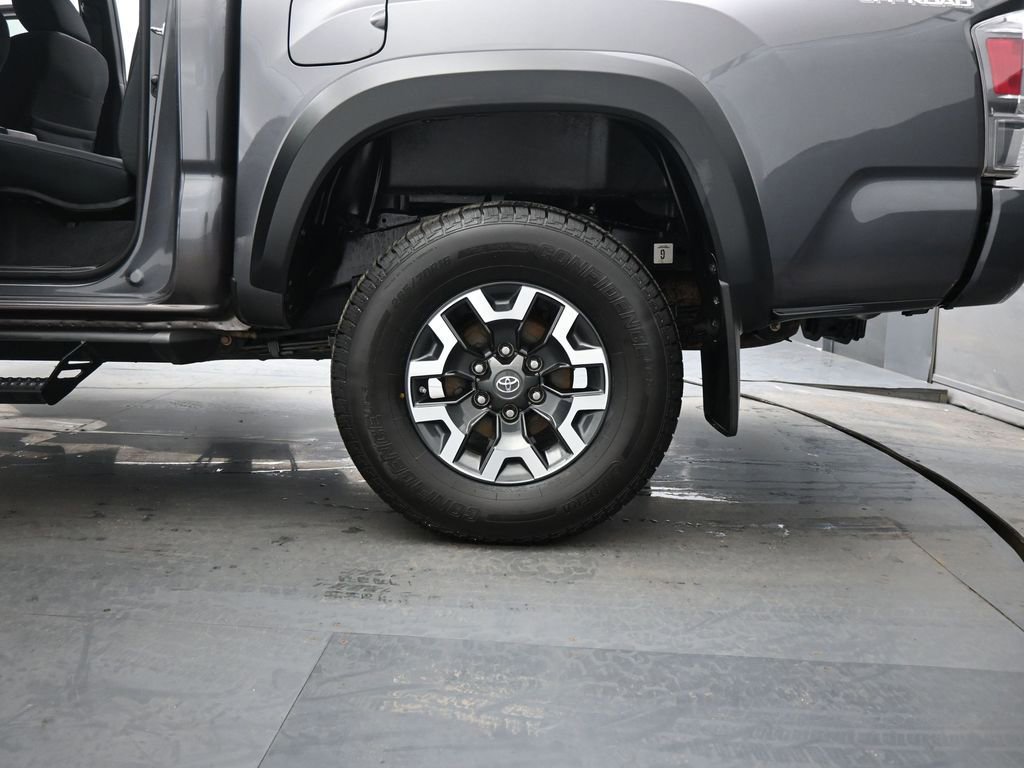 Used 2020 Toyota Tacoma TRD Off-Road w/ Technology Package image 19