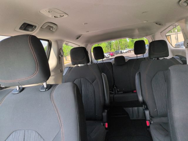 Used 2017 Chrysler Pacifica Touring w/ Tire & Wheel Group FWD image 47