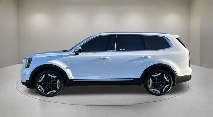 Used 2024 Kia Telluride EX w/ EX Captain's Chair Package AWD/4WD image 5