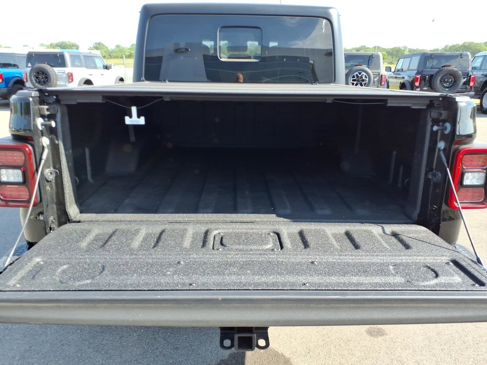 Used 2024 Jeep Gladiator Mojave w/ Technology Group AWD/4WD image 10