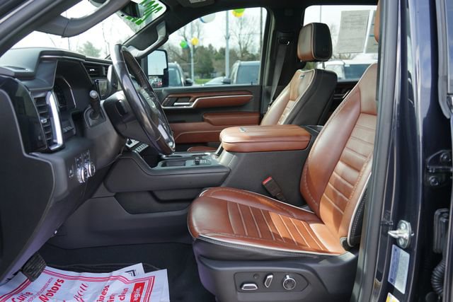 Used 2024 GMC Sierra 3500 Denali Ultimate AWD/4WD image 11