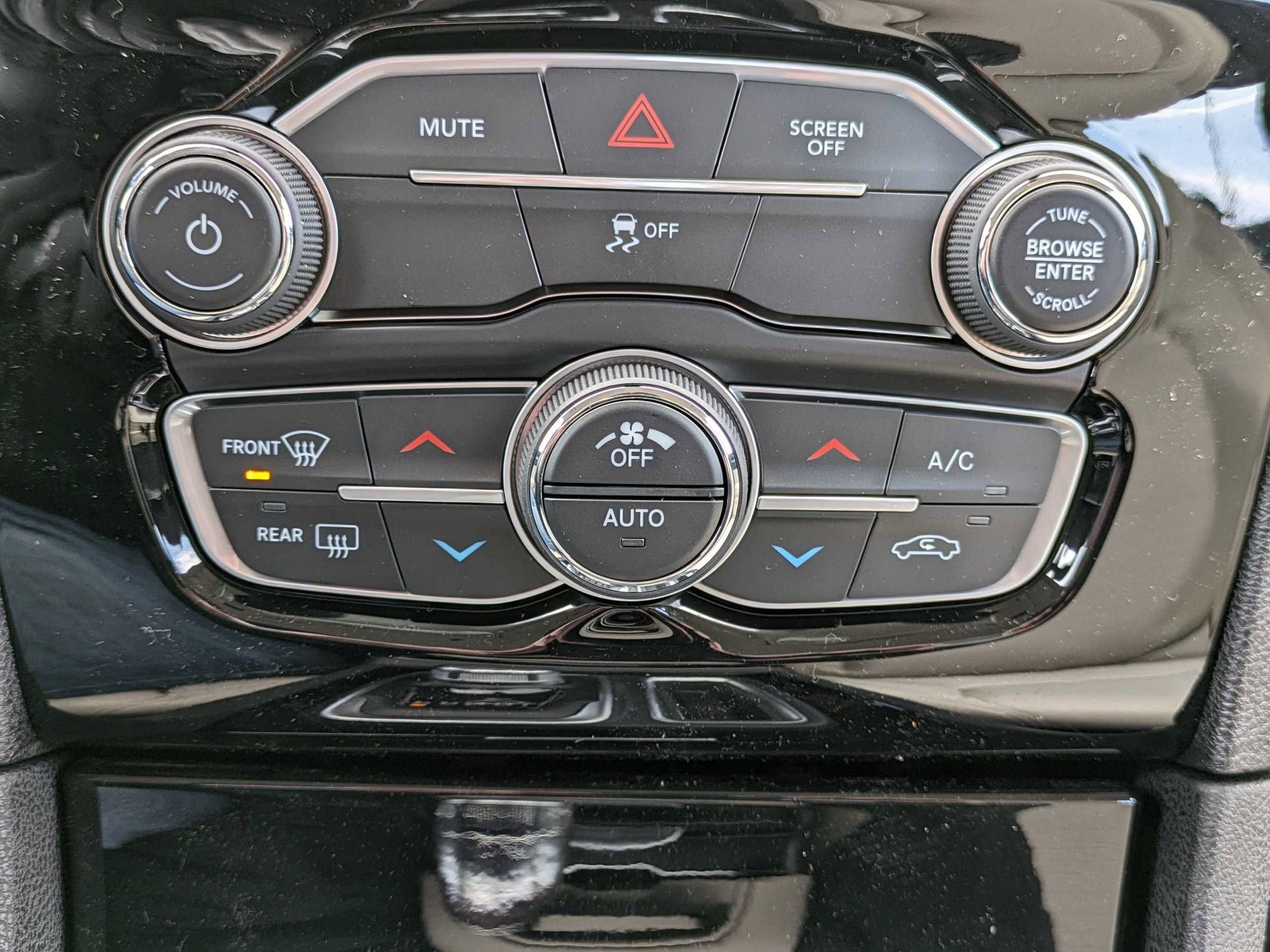 Used 2023 Chrysler 300 Touring w/ Sport Appearance Package image 21