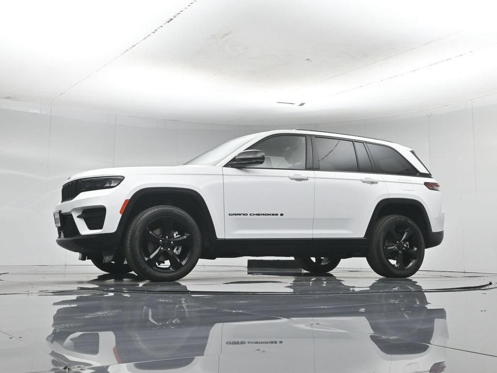 Used 2023 Jeep Grand Cherokee Altitude AWD/4WD image 48