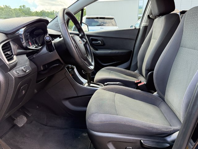 Used 2019 Chevrolet Trax LS w/ Tint and Cruise Package FWD image 18