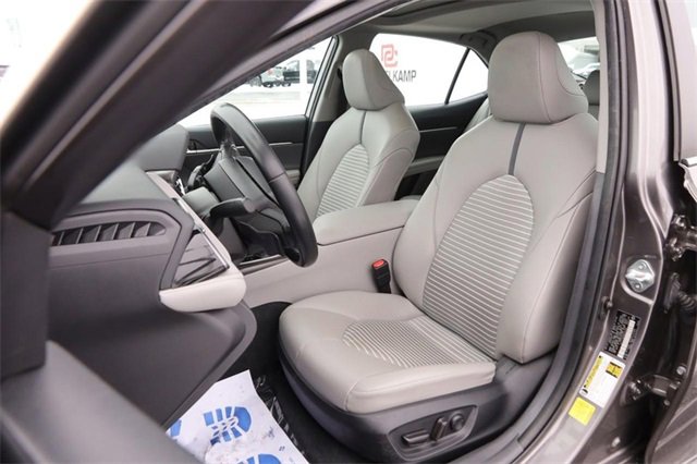 Used 2022 Toyota Camry SE image 9