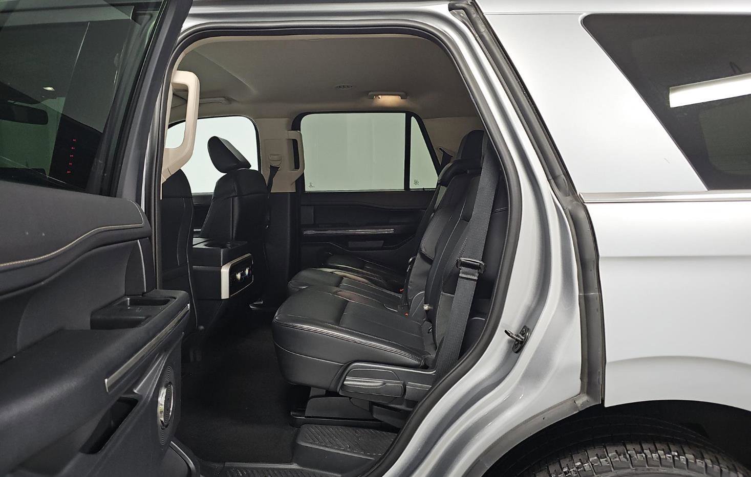 Certified 2024 Ford Expedition XLT image 9