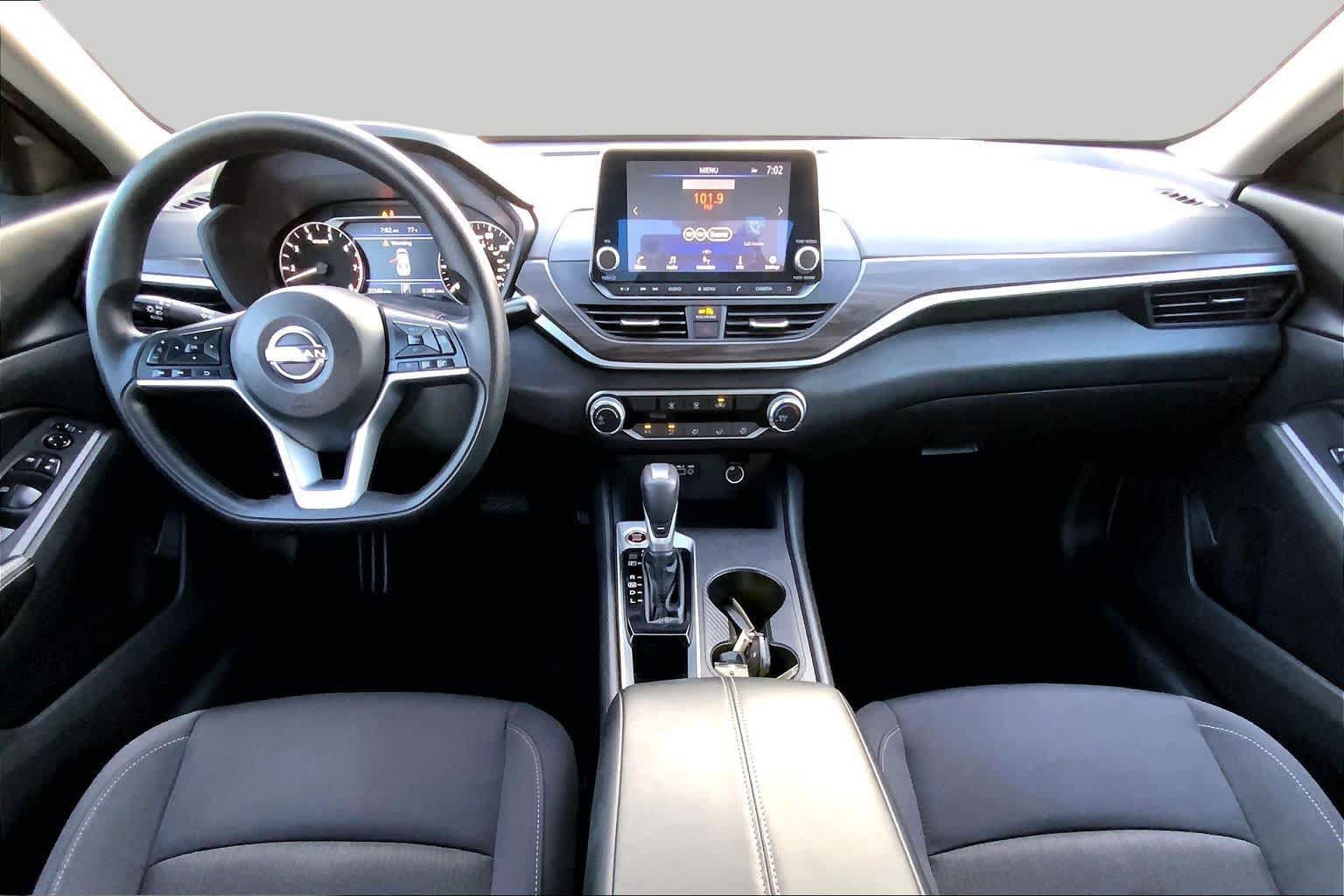 Used 2025 Nissan Altima 2.5 SV FWD image 14
