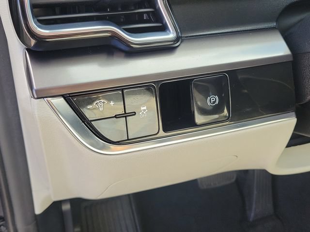 Used 2025 Kia Sportage EX FWD image 25