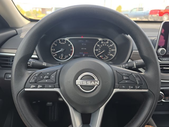 Used 2025 Nissan Altima 2.5 SV FWD image 18